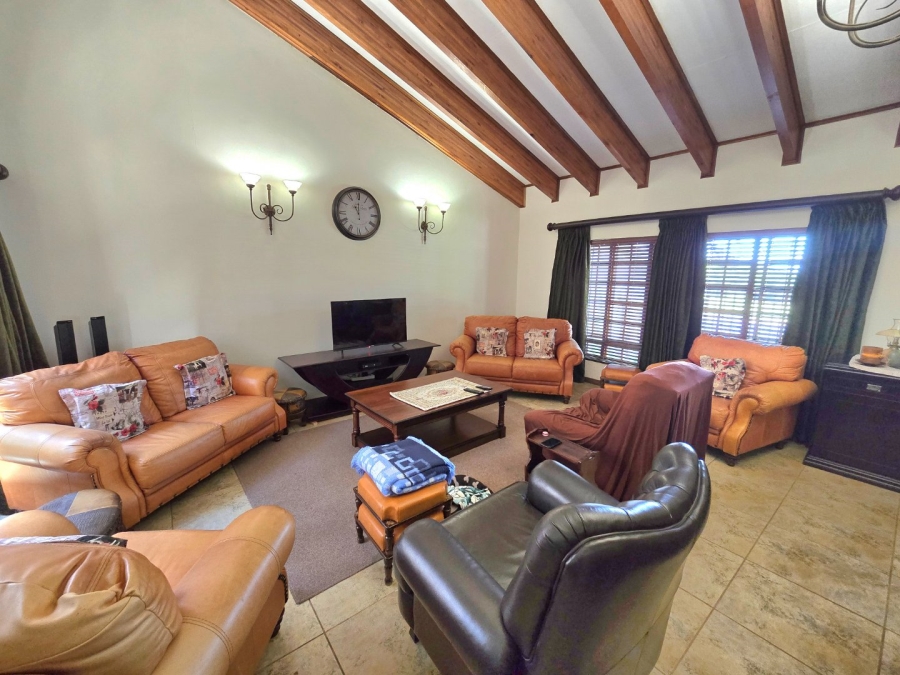 6 Bedroom Property for Sale in La Provance Free State